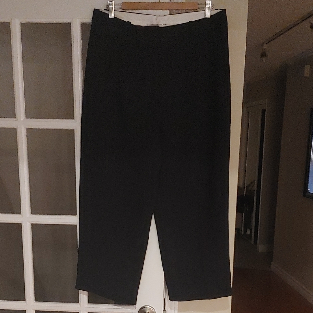 Aritzia "The Effortless Pant" Black Cropped Pants size 16